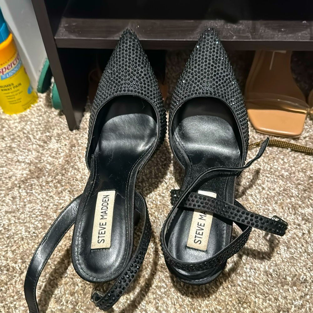 Sparkling black pointed toe Steve Madden heels